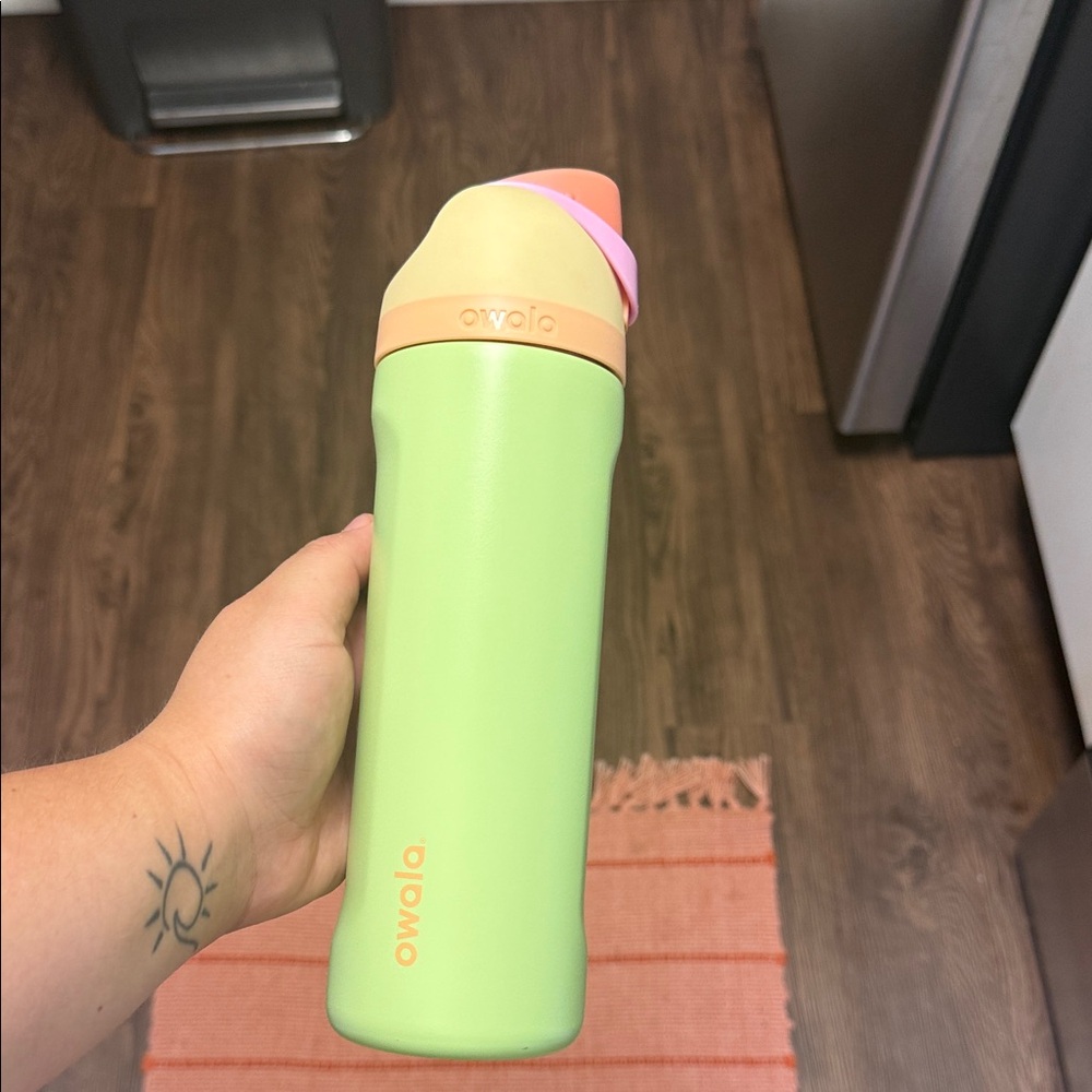 Owala Green and Pink Water Bottle 24 oz